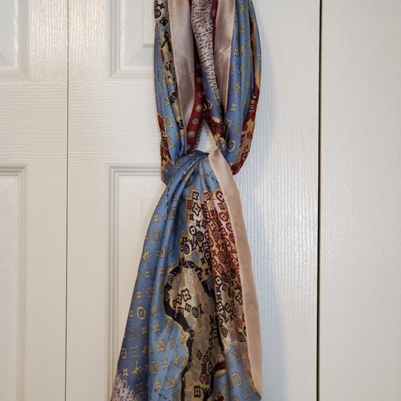 Louis Vuitton LV Blue Silk Monogram World Map Shawl Wrap Scarf Very Big - Picture 9 of 10